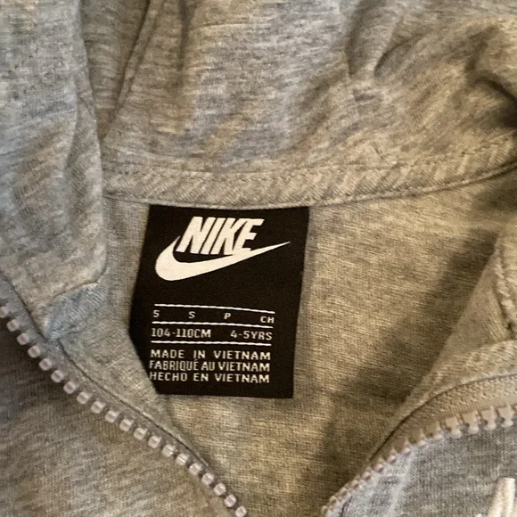 Bundle of 6 Nike hoodies, pull over & 3 sweatpants. Total of 9 items - Picture 2 of 16